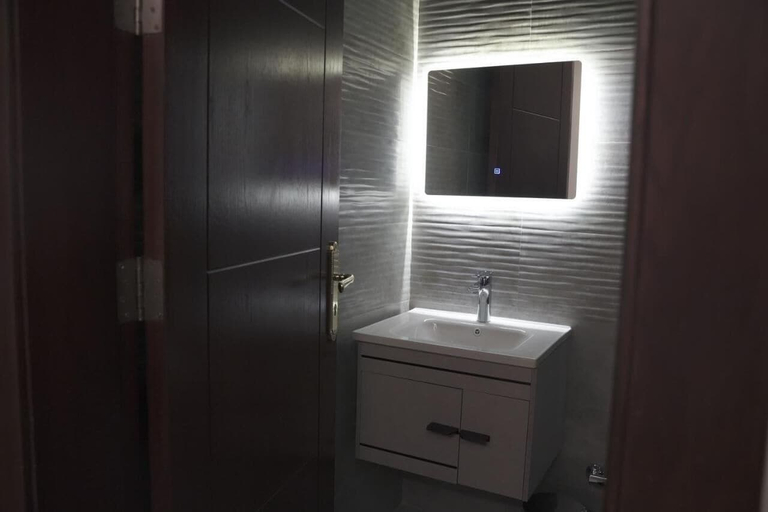 Bathroom 5, Nma'a Residences