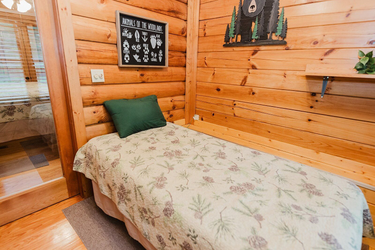 Bedroom 1, A Dream Come True, Sevier