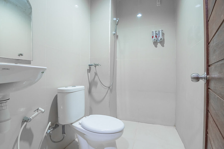Bathroom 3, RedDoorz @ Jalan Cilik Riwut Kapuas, Kapuas