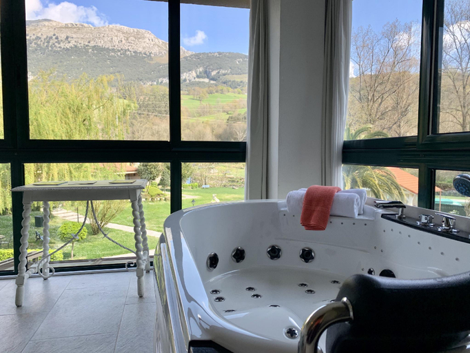 Bathroom 4, Palacio Torre de Ruesga, Cantabria
