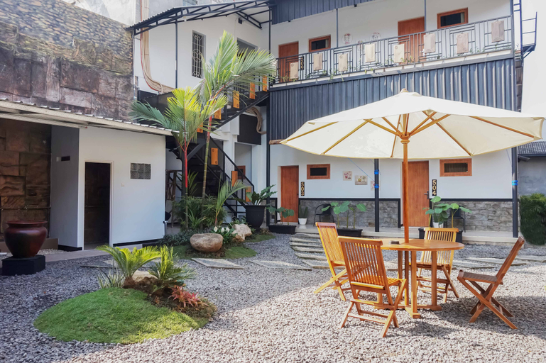 Exterior & Views, RedDoorz near Velodrome Malang 2, Malang
