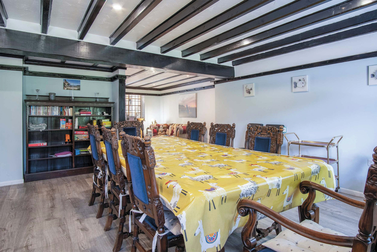 Food & Drinks 4, Bryn View – 5 Bedroom Holiday Home – Oxwich, Swansea