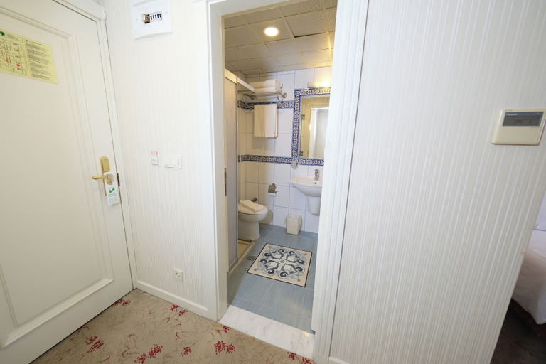 Bathroom 5, The And Hotel Istanbul - Special Class, Fatih