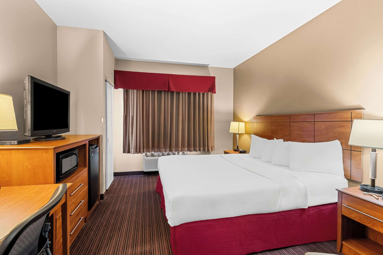 Bedroom 5, Quality Inn Blackwell I-35, Kay