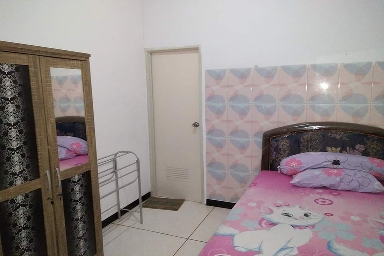 Bedroom 3, Ganeta Homestay Syariah by ZUZU, Surabaya
