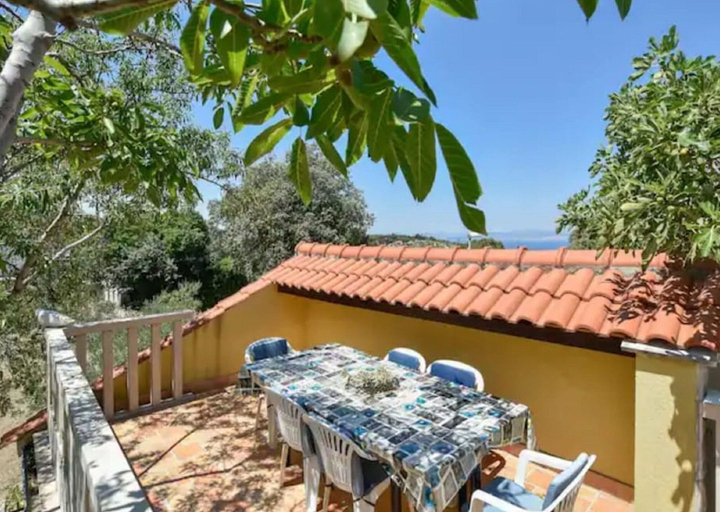 Dining 4, Charming Holiday Home With Private Pool, Supetar