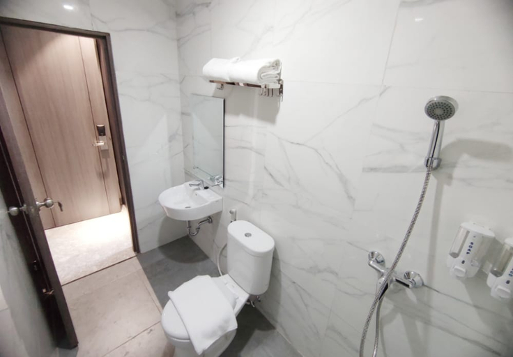 Bathroom 12