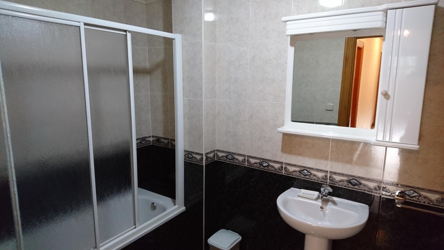 Bathroom 2, Bizentenea, Navarra