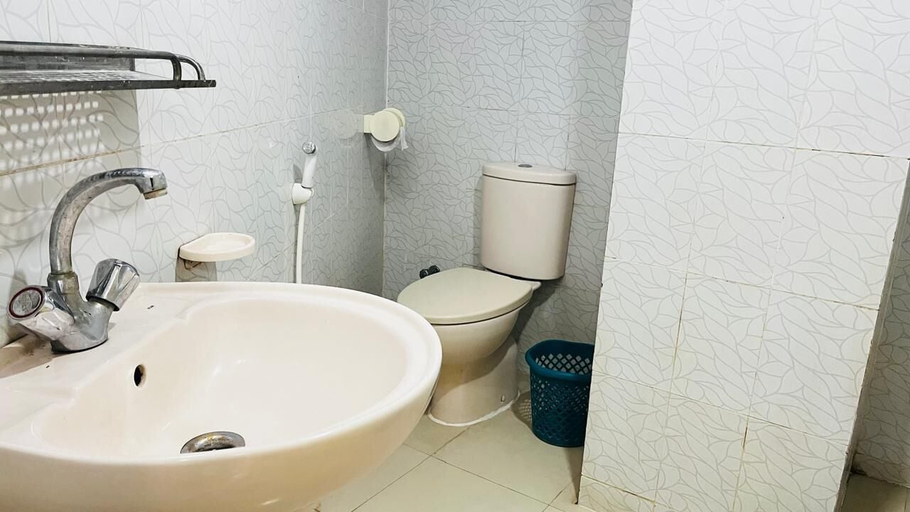 Bathroom 4, Royal Palm Hotel, Sylhet