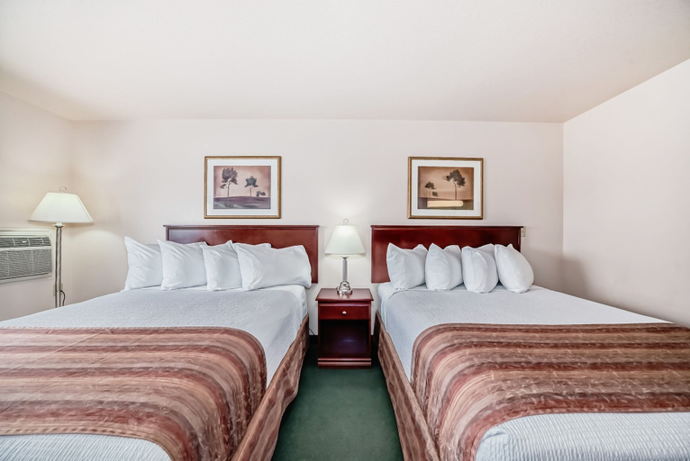 Bedroom 3, Grande Cache Inn and Suites, Division No. 18