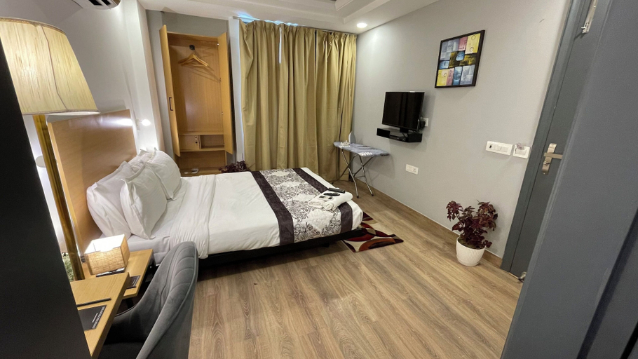 Bedroom 4, Saltstayz Express - Golf Course Road & DLF Phase-1, Gurgaon