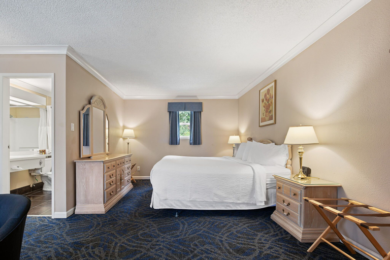 Bedroom 2, Glenwood Inn & Suites, Kootenay Boundary