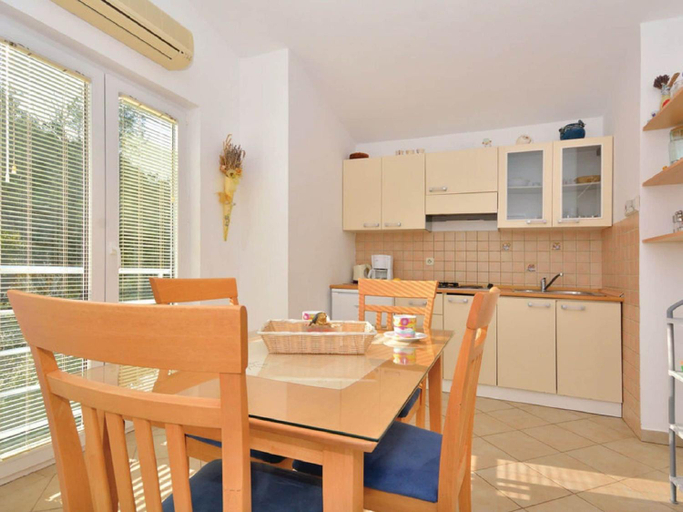 Others 3, Spacious Holiday Home in Bibinje with Garden, Bibinje