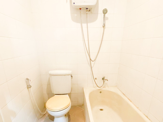Bathroom 5, Hotel Shabine Rungkut Mitra RedDoorz, Surabaya