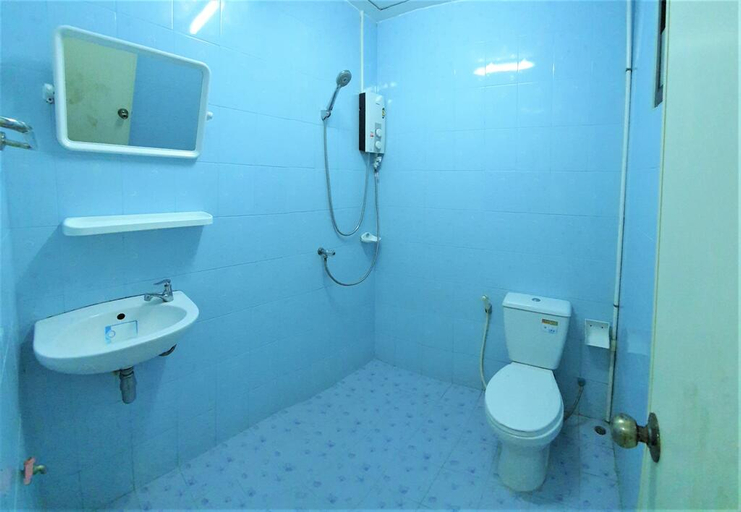 Bathroom 3, Chalong Stay Well by Palai Seafood By Zuzu, Phuket Island