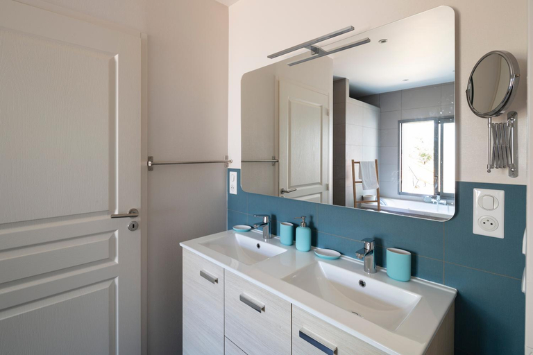 Bathroom 2, L'Ernestine - Belle maison pour 4 dans Rennes, Ille-et-Vilaine