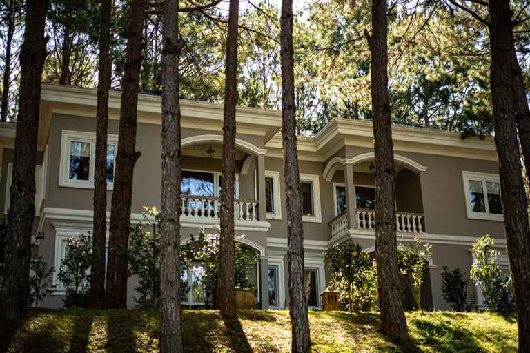 Exterior 5