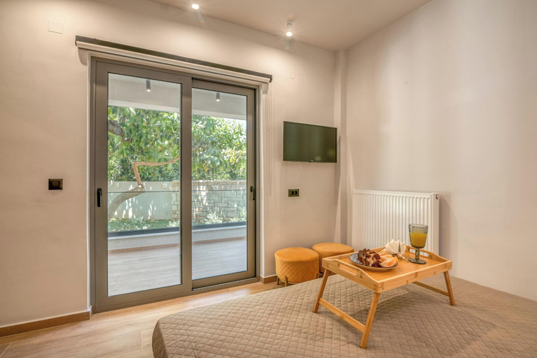 Others 5, Villa Lona, Crete