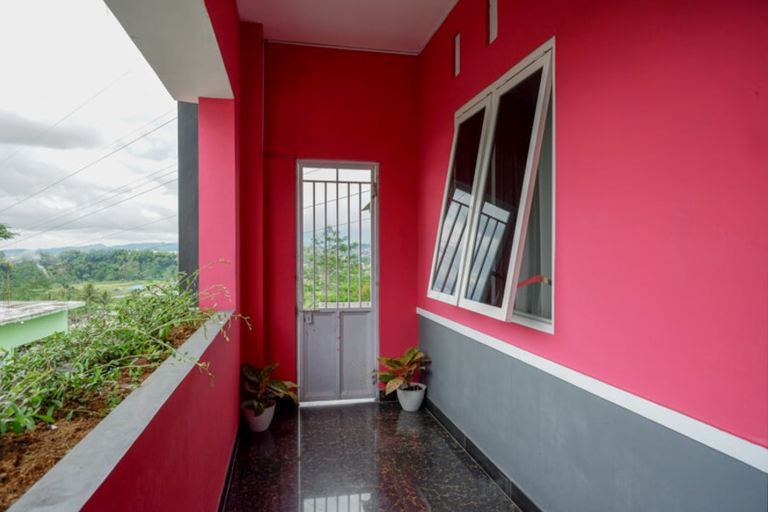 Exterior & Views 2, RedDoorz near Terminal Mendolo Wonosobo, Wonosobo