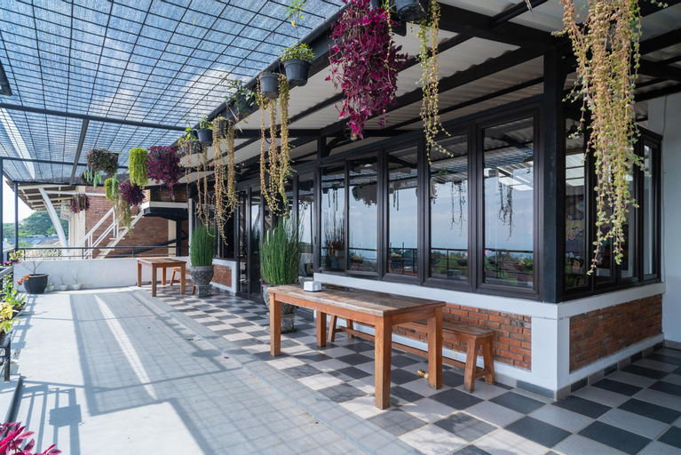 Food & Drinks, Urbanview Hotel Omah Anin Batu by RedDoorz, Malang