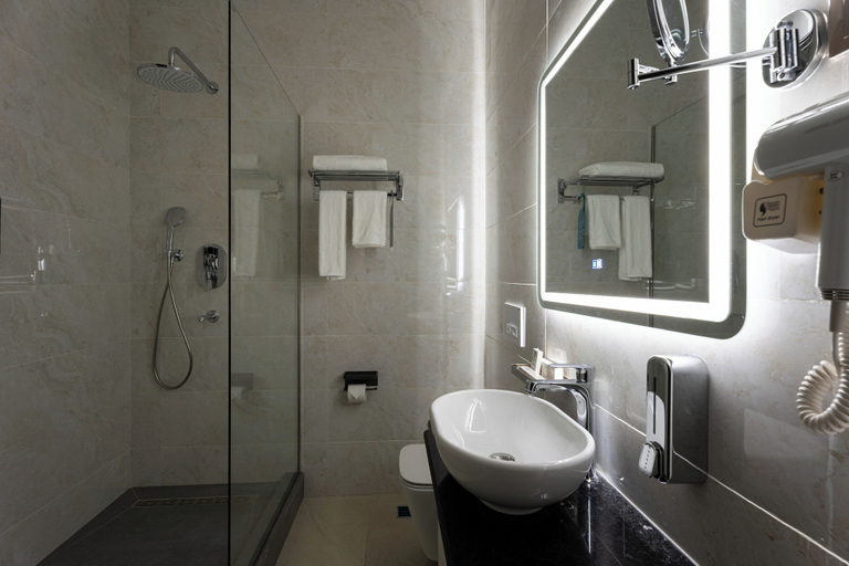 Bathroom 4, Kiropol Hotel & Restaurant, Rudaki