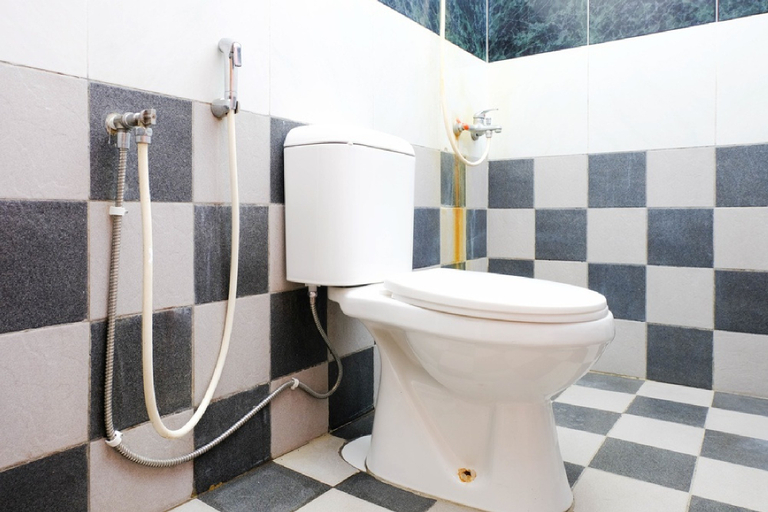 Bathroom 4, RedDoorz near STAB Syailendra Kopeng, Semarang