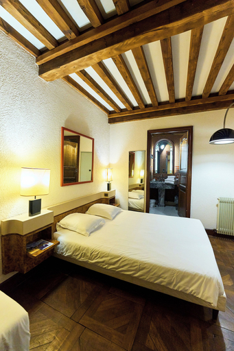 Bedroom 5, Aux Prisons de Montagny, Rhône