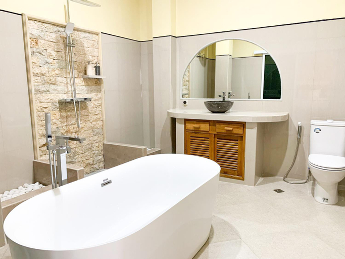 Bathroom 8