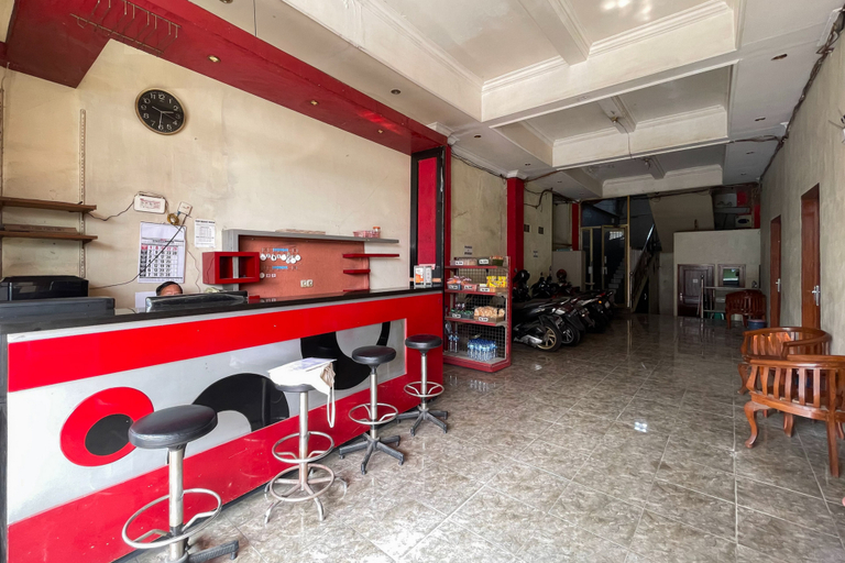 Food & Drinks 5, Redisa RedPartner near RS Saiful Anwar, Malang