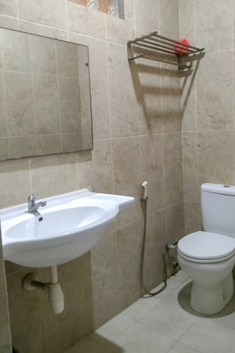 Bathroom 3, Palu City Guest House RedPartner, Palu