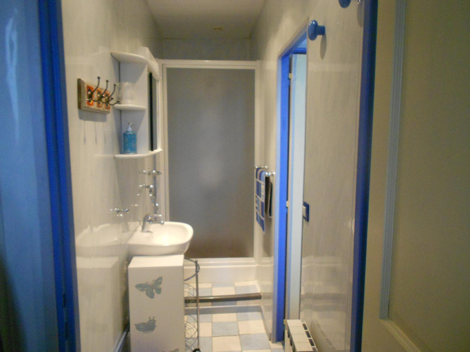 Bathroom 14