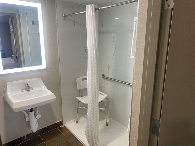 Bathroom 4, Days Inn by Wyndham El Paso West, El Paso