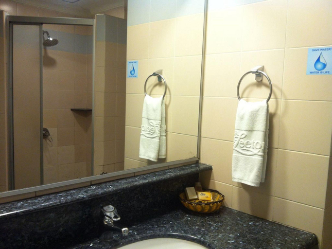 Bathroom 11