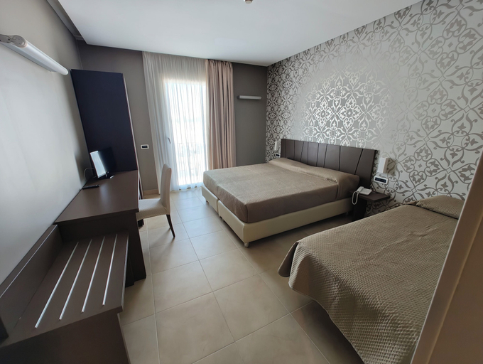 Bedroom 5, Sunrise Hotel, Napoli