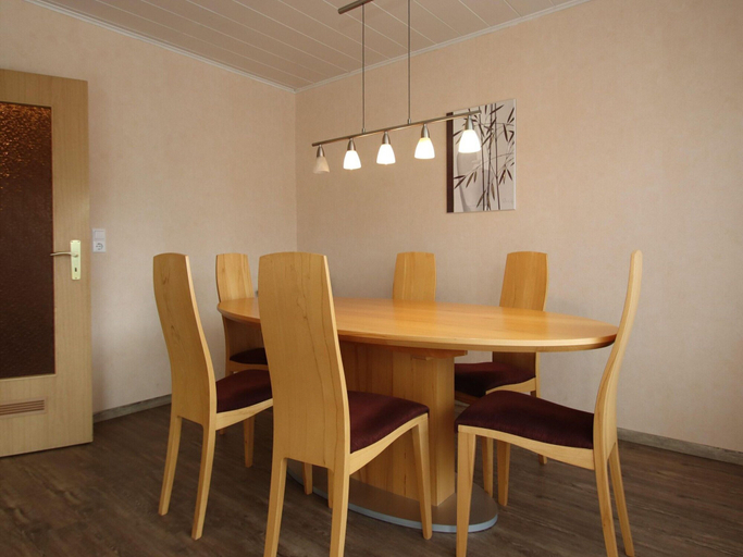 Dining 5, Gemuetliches Reihenhaus mit Garten, Aurich