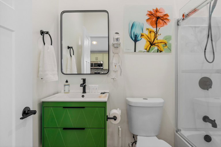 Bathroom 3, Stylish 4BR Haven Backyard and Fire Pit, Mecklenburg