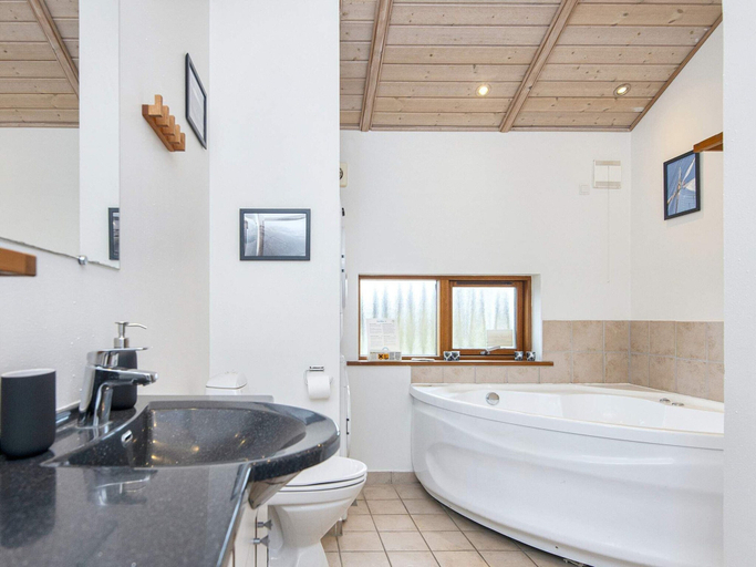 Bathroom 3, 7 Person Holiday Home in Ulfborg, Holstebro