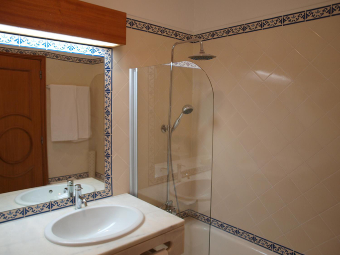 Bathroom 4, Luna Clube Oceano, Albufeira