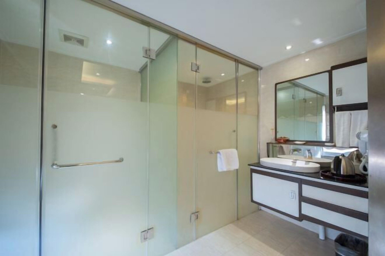 Bathroom 4, Jinjiang Garden Hotel, Nantong