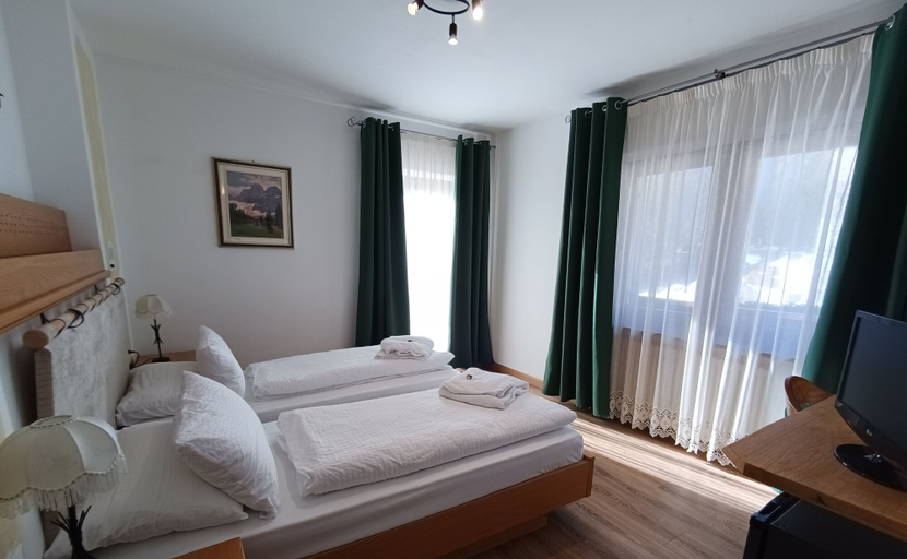 Bedroom 3, Park Hotel Arnica, Belluno
