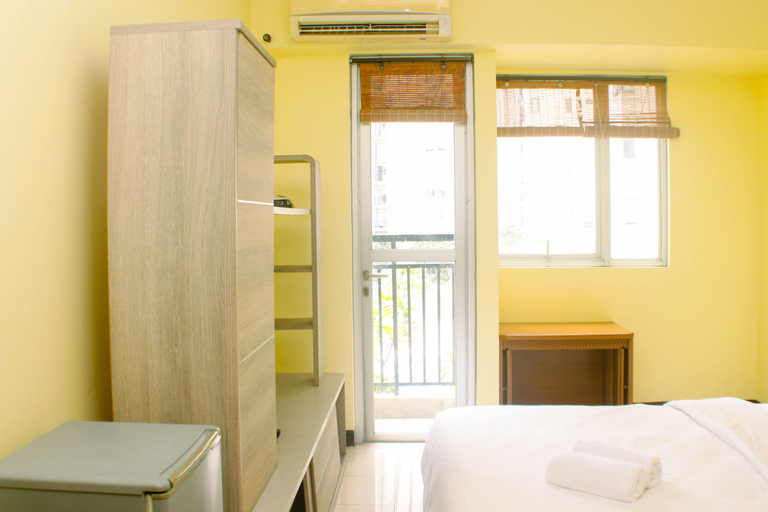 Bedroom 2, Warm and Homey Studio Room at Maple Park Sunter Apartment By Travelio, North Jakarta