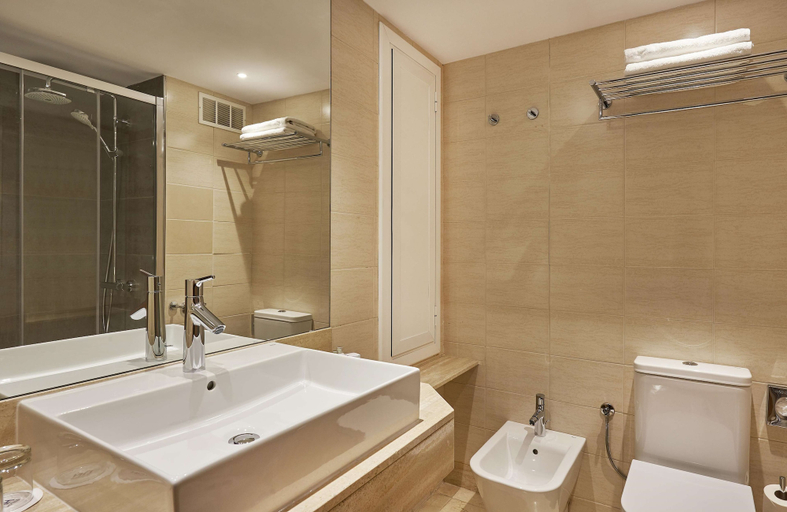 Bathroom 4, NH Sants Barcelona, Barcelona