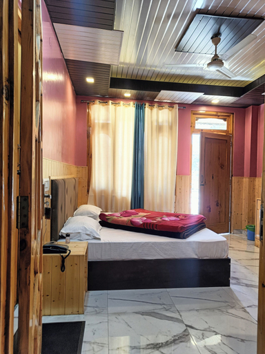 Bedroom 3, Majestic Mountain Bhaiji Guest House, Kullu