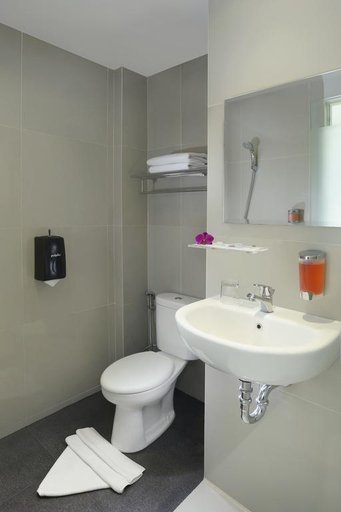 Bathroom 4, Zizz Convention Hotel, Badung