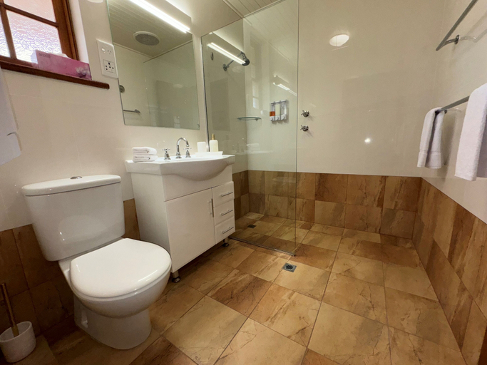 Bathroom 3, Coonawarra Place Motor Inn, Wattle Range - East