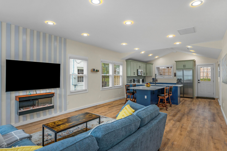 Others 4, Stylish 4BR Haven Backyard and Fire Pit, Mecklenburg