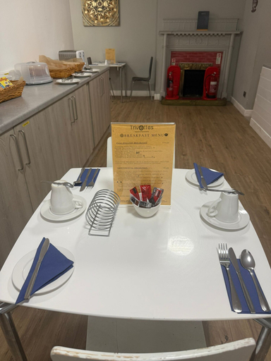 Food & Drinks 5, Trivelles Gatwick, West Sussex