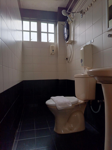 Bathroom 4, The Beautiful Marigold Hotel, Cameron Highlands