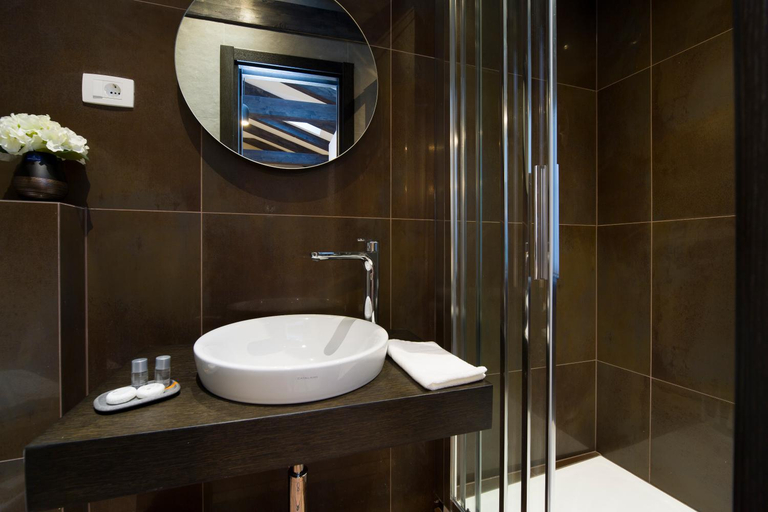 Bathroom 5, LAmenta, Split