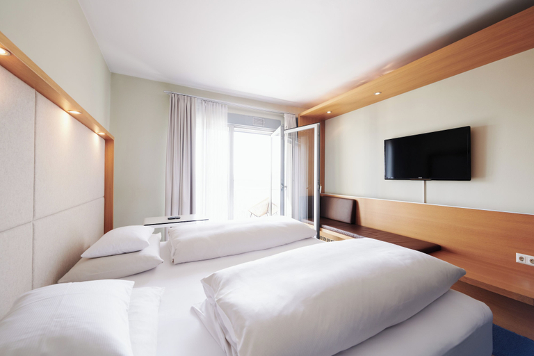 Bedroom 2, Hotel Daniel Graz, Graz